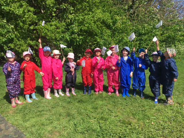 CETBrum's tweet photo. @HMInfants Reception learning how &amp; why #leaves grow back green &amp; using the chlorophyll to create their own #leafprinted #flags!!! 
See the full album at https://t.co/NngRqHmL2q
#CETBrum #ForestSchool #ClassroomWithoutWalls #handsonlearning 
#photosynthesis #SpringGreens https://t.co/zQBoWbRj4f