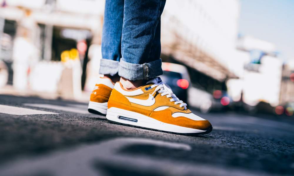 air max 1 curry on feet