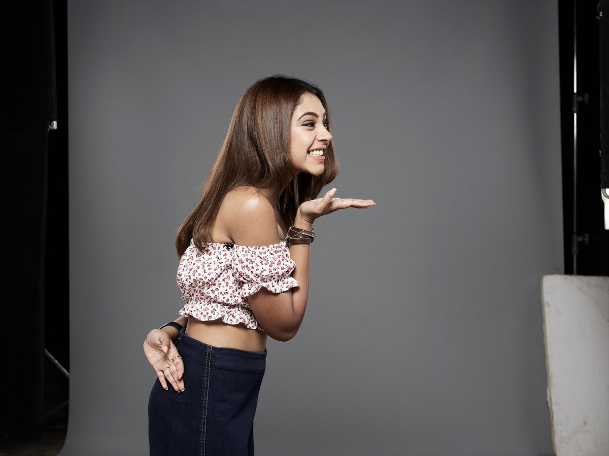 justvoot's tweet image. Have you downloaded the images you need to get started? Here they are: bit.ly/MaNanOnMyScreen
#MaNanOnMyScreen #KYYFanScreening #KYYOnVoot