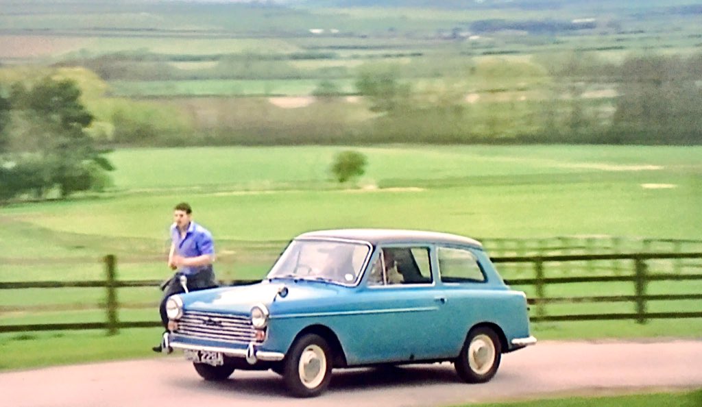 TvHeartbeat's tweet image. Doctor’s choice... #AustinA40 #SunbeamRapier #TriumphHerald #CitroenDSSafari - all quite different choices but suited their characters ❤️