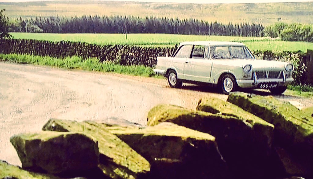 TvHeartbeat's tweet image. Doctor’s choice... #AustinA40 #SunbeamRapier #TriumphHerald #CitroenDSSafari - all quite different choices but suited their characters ❤️