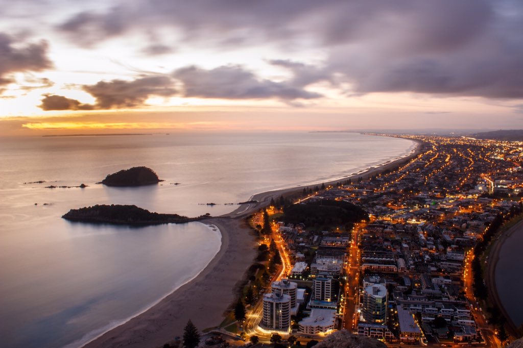 Outdoornomaden's tweet photo. Das war heute morgen ein genialer #sonnenaufgang auf dem #mountmaunganui ! Wir genießen noch die letzten Tage in #neuseeland ! #longexposure #sunrise #newzealand https://t.co/5WGpGNk5PP