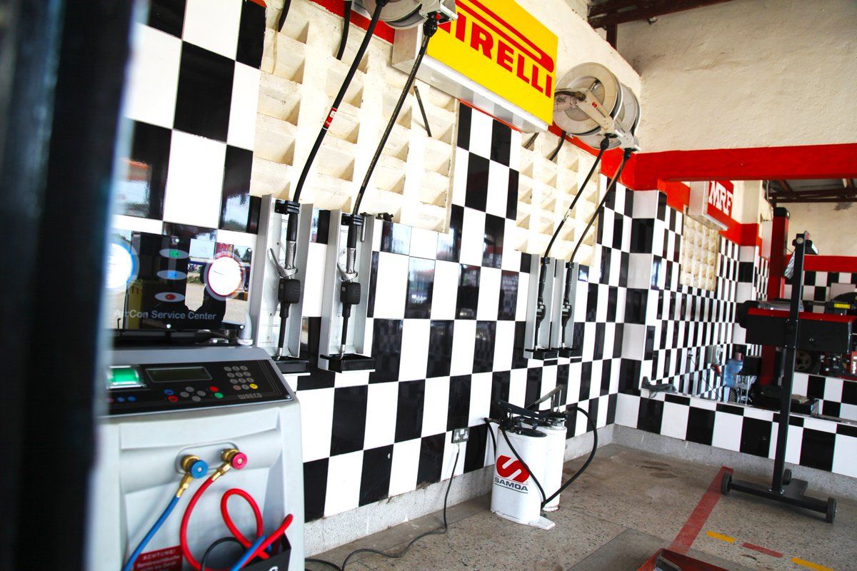 nileenergyltd's tweet image. We are ready to serve you. Enter any of our service stations and experience an extra treatment on your car. buff.ly/2vFPWU7  #Gazfuel

#Nileenergy #WheelAllignment #TyreClinic #GazAutoServices