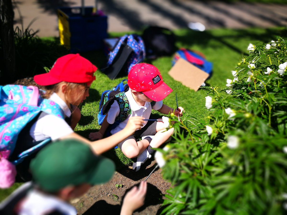 EdwardsHallPri's tweet image. Year 3 had an incredible day at Kew yesterday for their theme, &apos;English Country Garden&apos;.  #RealLifeLearning #PayingAttentionToDetails #MaintainingFocus #NewExperiences @kewgardens