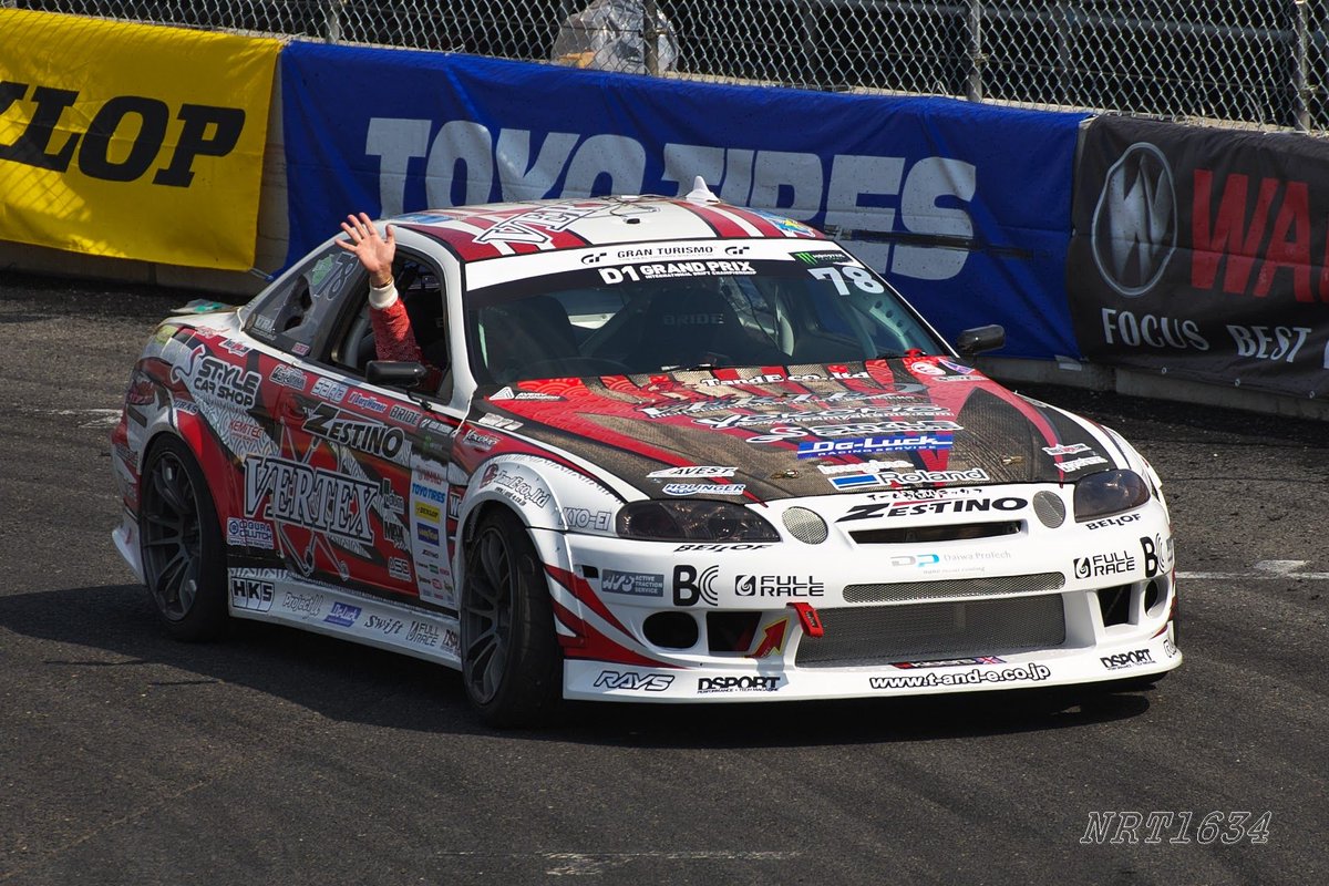 Soyo_papa's tweet photo. 2017 D1GP Ex. TOKYO DRIFT 
オープニングセレモニーじゃのぉ・・・ 

ZESTINO TIRE TEAM VERTEX 

#D1GP #上野高広 選手 #VERTEX #SOARER #JZZ30 #2JZ #HOLINGER #ZESTINO #お台場特設コース https://t.co/gWjQH1Lc4v
