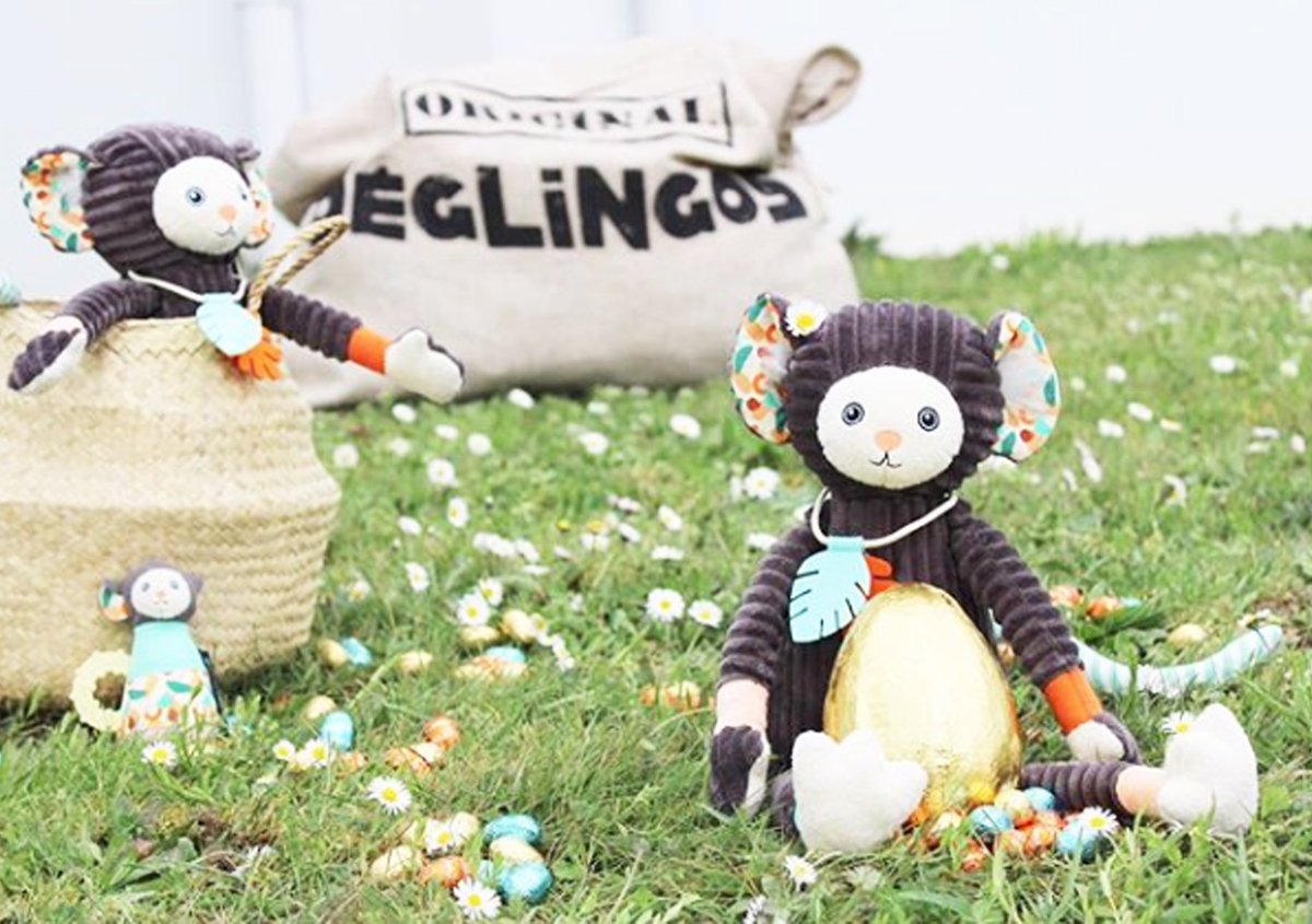 deglingosES's tweet photo. ¡HOLA, HOOOOOOLA FAMILIA! 🤩 Ya sabéis que nuestro nuevo personaje es un pelín travieso... (bueno... ¡cómo todos! 😅) pero lo que más le gusta es estar al aire libre... ¡él nos dice que estar entre cuatro paredes no es lo suyo! 😒🐵 #losdeglingos #kezakos https://t.co/5Ztdj9GH5D