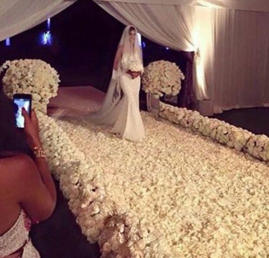 How stunning is this! Wedding Goals! #Wedding @UltimateWedMag