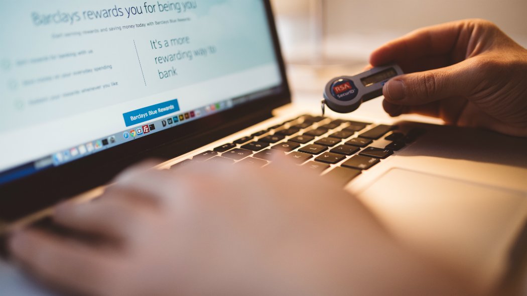 MdR_Torino's tweet photo. "Man in the middle", le nuove frontiere del #phishing finanziario.
La #cybertruffa con finte #Pec nell'articolo via @wireditalia https://t.co/df02uxLgsl
#cybersecurity #homebanking #Banking #bitcoin
#educazionefinanziaria #dasapere https://t.co/Kkh645OlVo