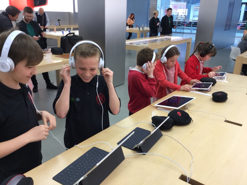 Digital Leaders and House Captains had a brilliant trip to the @Apple shop yesterday. They were developing their skills in iMovie and GarageBand #samsict #samsdigitalleaders