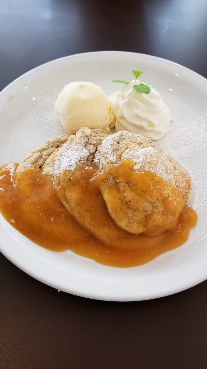 TargetLOVE1's tweet photo. 久々に会った同級生とモネ展へ🌺
帰りにパンケーキ食べてきました🍴
3Dカフェアート☕
#LiteCafe
#アールグレイパンケーキ https://t.co/gWQ6AqfX9k