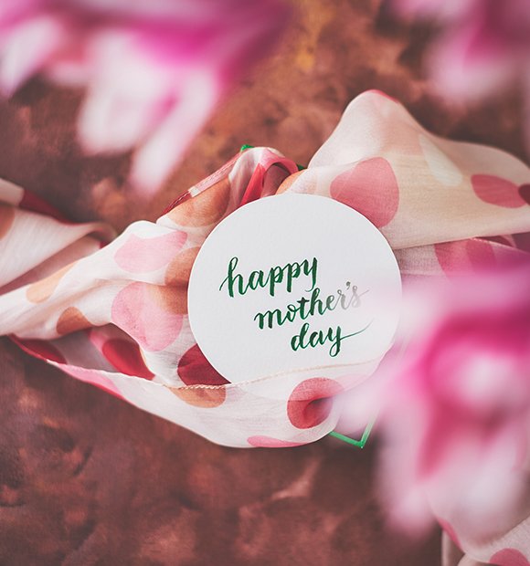 thewdish's tweet photo. Getting down to the wire... Do you have your #MothersDay gifts all sorted out? We've got tons of suggestions from @chaptersindigo, @DAVIDsTEA, @SilknSolution &amp; more! 
https://t.co/YCvmT95yWZ https://t.co/XxiDwA9U2S