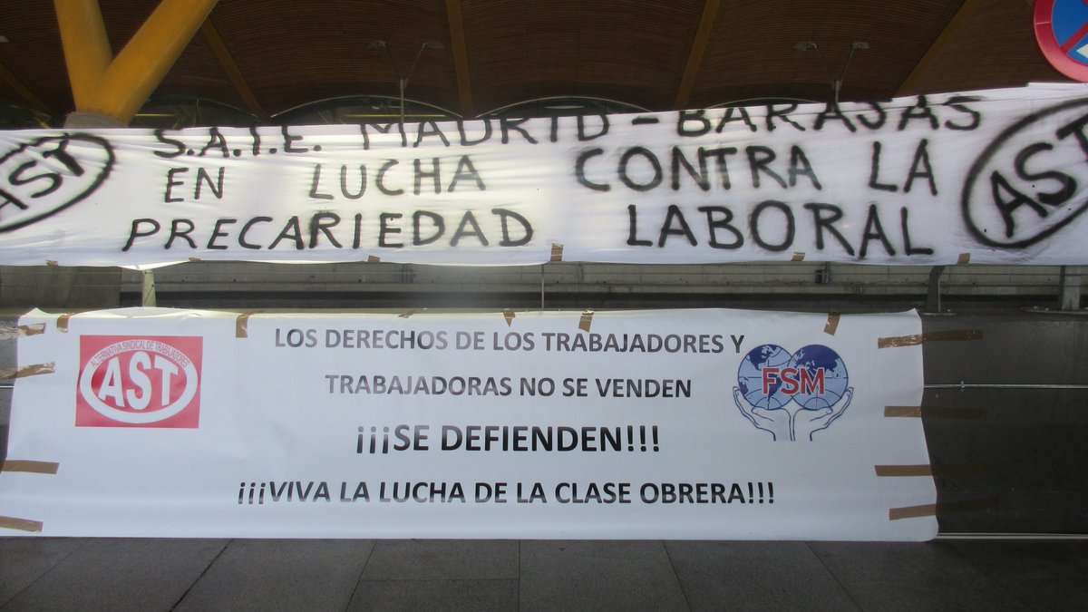 astsindicatode1's tweet photo. SIGUE LA HUELGA DE LOS COMPAÑEROS Y COMPAÑERAS QUE TRABAJAN EN LA GESTIÓN DE LAS MALETAS EN LA T-4 (MADRID-BARAJAS)
  Contra la precariedad. Para que el trabajo deje de ser un grave riesgo para la salud. No más explotación laboral ¡NI UN PASO ATRÁS! https://t.co/An8dHd0V2F