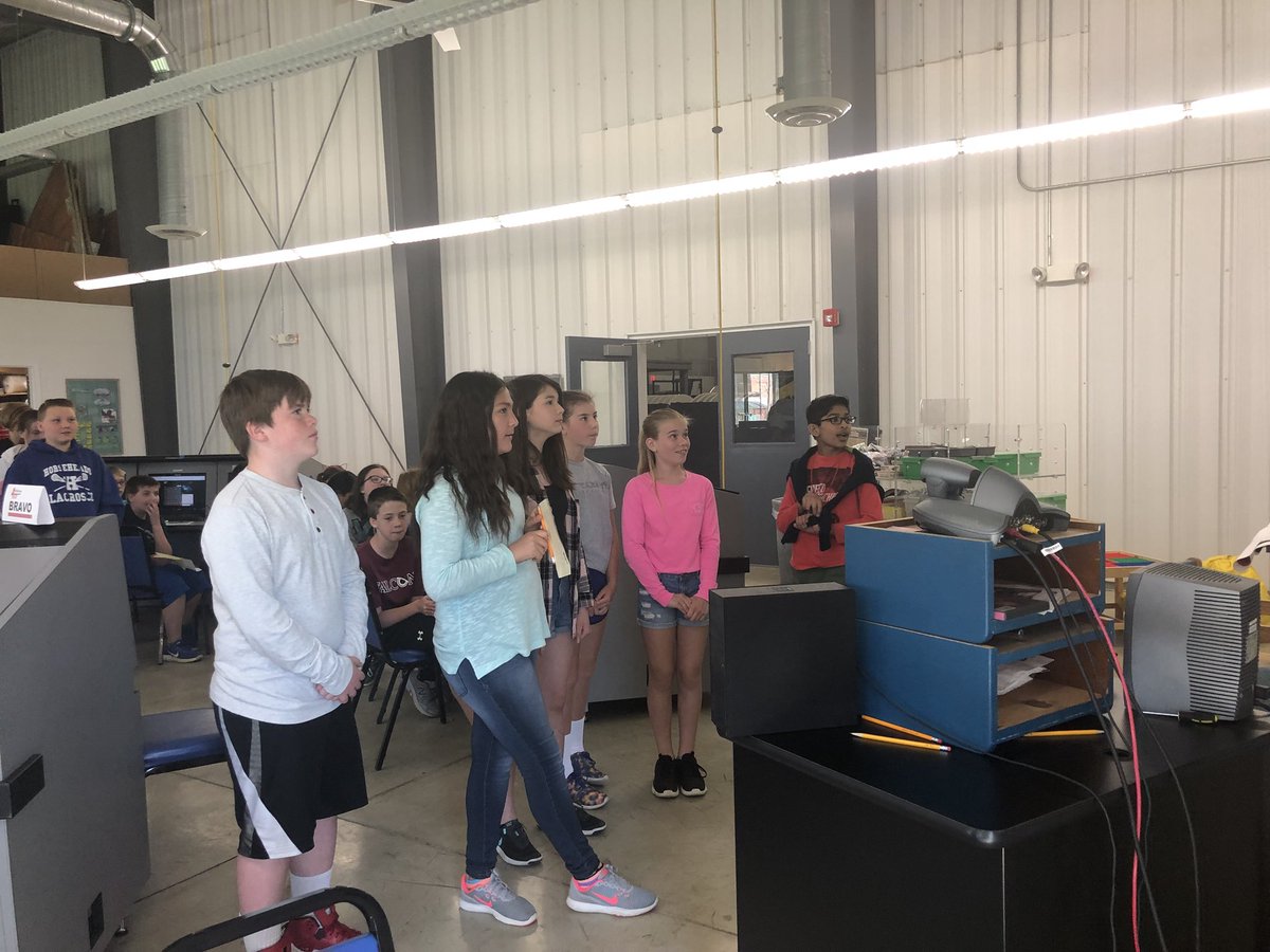 SPrivetts's tweet photo. Hurricane Trackers! They did a great job tracking and reporting to Mission Control! #clydepride6 #isinnovators @MrsFravel https://t.co/6RgZyR1XgO