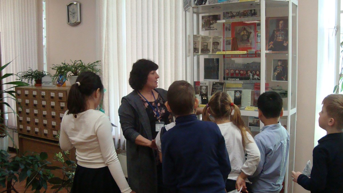 lib_simonovka's tweet photo. Прошла беседа со школьниками "Награды Великой Отечественной войны"  #БиблиотекиЮАО #ЮАО #беседа  #награды   #бесплатно  #для_школьников   #Якорная #Библиотека162 #Нагатинский_Затон  #Великая_Отечественная #9мая https://t.co/bxyVHHAVyN