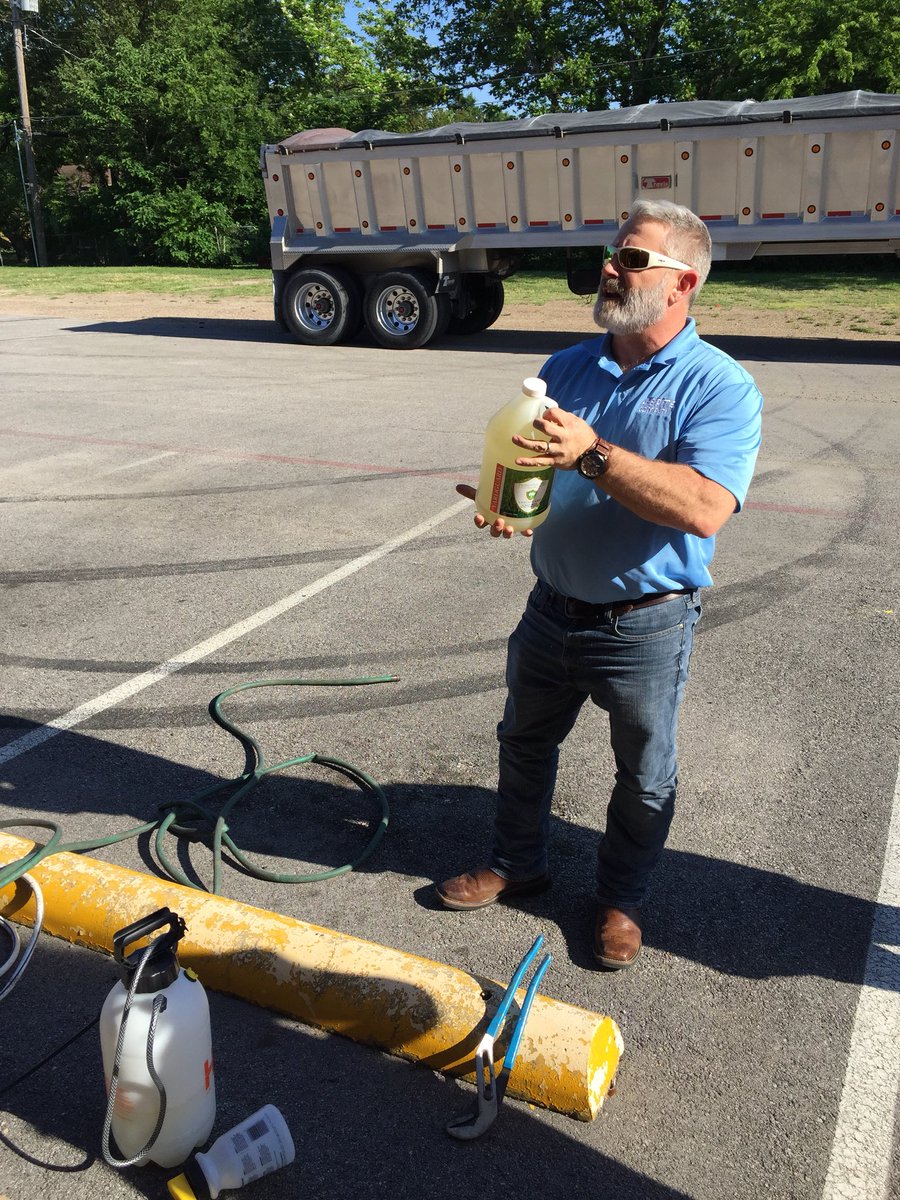 MoTheSkeeter's tweet photo. Hey, isn’t that the Head Guardian, @irishdude7 applying #YardGuard to @GarlandsHope before sending it off to @Predisan ?  Watch out for that guy! @FBCGarland @gatesfoundation @WHO @GarlandChamber @ABriteCompany https://t.co/LZMVwpTQMS