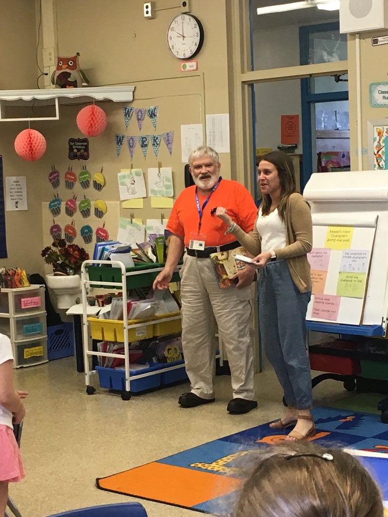 Our guest reader surprises former student Ms. Gonzalez and reads to her class during teacher appreciation week #MTPSPride <a href="/gonzalezke3/">Kelly Gonzalez</a>