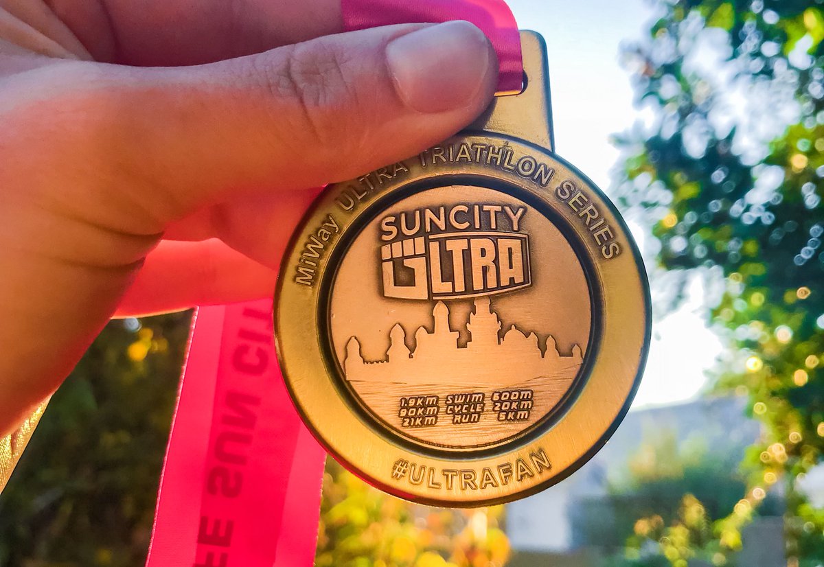 Lexduplessis's tweet photo. Last Sunday when I competed in my first full sprint triathlon at the Sun City Ultra... it was a tough day out and the body wasn’t to happy but broken knees and all, I walked away with a time of 1:37:16 and a 2nd place in my AG🥈
-
-
-
#triathlontraining#triathlon#swimbikerun https://t.co/HVNMJiOYkj