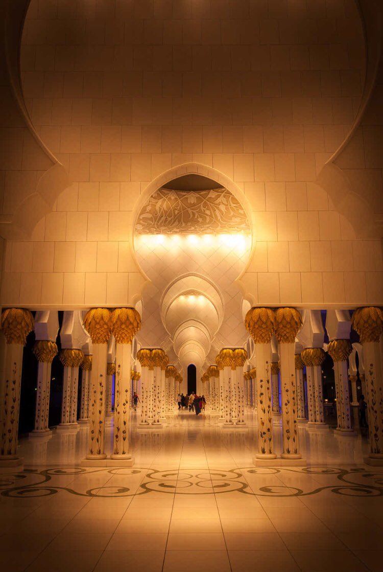 The Grand Mosque 
Abu Dabi 🌹