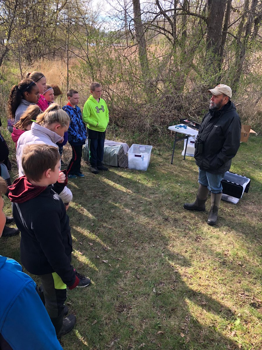 MindyNielsen's tweet photo. First stop on our conservation tour at Ike Fischer’s farm- Birds & Migration #DLSchool #OutsideLearning https://t.co/FR6W2cEyyq