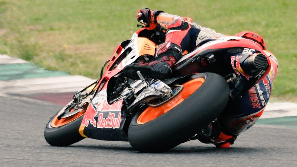 catarina93_73's tweet photo. Before the rain ruined the day!
@marcmarquez93 being Marc @ the #MugelloTest
#MM93 #Power93
Photo cr @MugelloCircuit https://t.co/VoS6Ww6cxg
