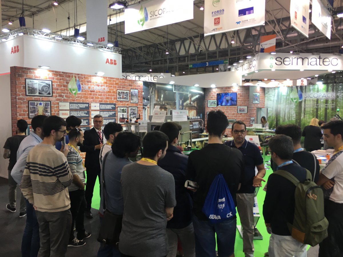 fpllefiaOficial's tweet photo. Esta tarde estamos visitando el Salón Internacional de embalaje @Hispackbcn, dentro de las #JornadesTechFPLlefia2018 sobre #Industria40 con alumnos de #AutomatizacionyRoboticaIndustrial. En la imagen, atendiendo a explicaciones en el stand de @sicopack #Hispack2018 https://t.co/sj0CR1WtUW