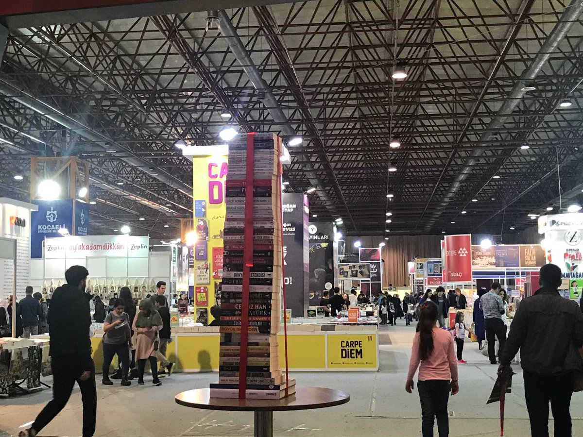 Bu paylaşımı Retweet edip hesabımızı takip edenler arasından 1 kişiye 59 kitaptan oluşan kitap kulesini hediye ediyoruz.