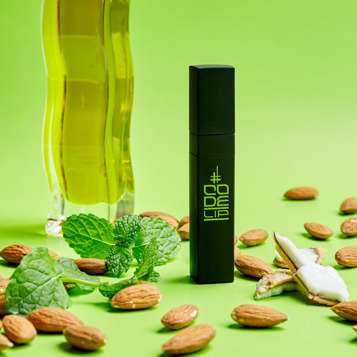 CODEBeautiful's tweet photo. Are you ready to take your lip look to the next level? #CODELIP contains a unique blend of coconut oil, sweet almond oil & caster oil. These ingredients nourish the lips & work along side Hyaluronic Acid to help redefine natural contours to create a fuller more sculpted look.💋 https://t.co/ZzU27UBuxa