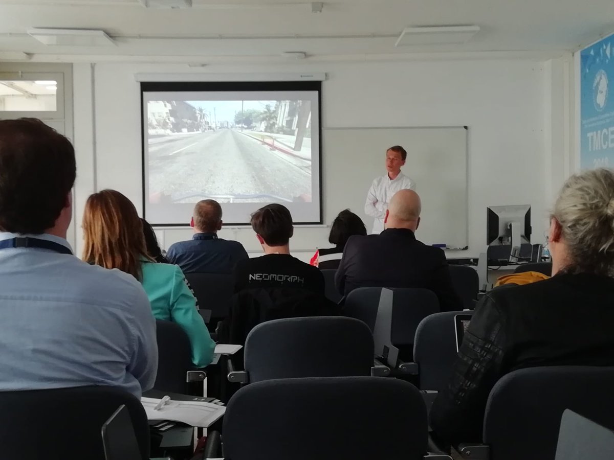 2018Tmce's tweet photo. Pavlo Bazilinskyy - Demonstration of a simulation with different dander situations of a cyclist using de eye movement. #TMCE2018 #GTA #cycling #ULPGC #GranCanaria https://t.co/jv8KZpuIGl