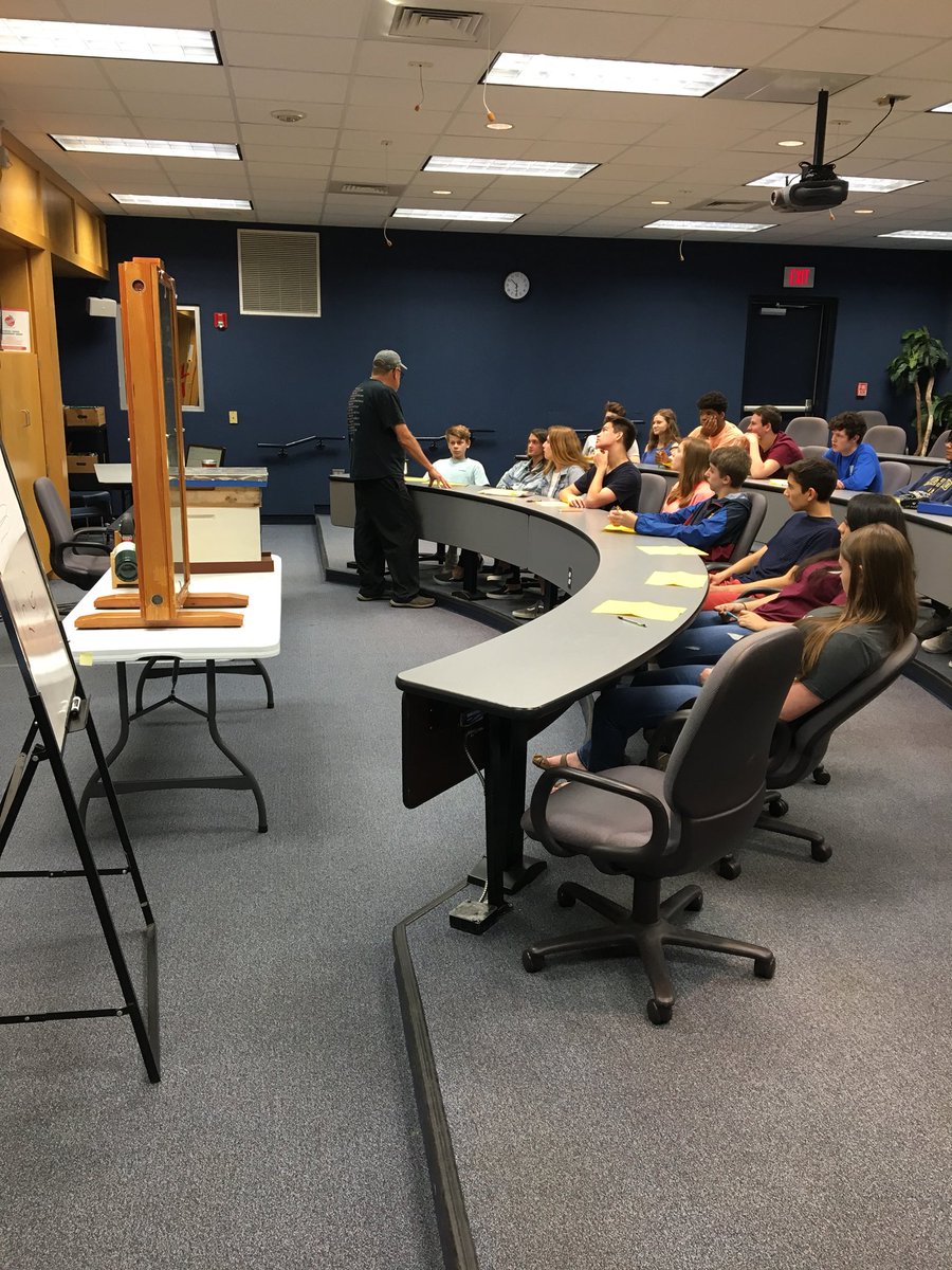 JoshAllenNC's tweet photo. Stoked to have Mr. G (Scott Griffin) presenting to our @HighlandGaston #EarthAndEnvironmentalScience students today from @harristeaches and @mrwinecoff45 classes!  The students are learning about stable ecosystems, food chains, pollination, etc! 🐝 https://t.co/eZsFgpaYwK