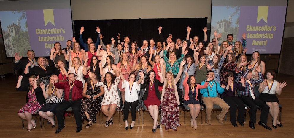 Congratulations to all #UWSP Pointers graduating Saturday, May 19, including those who received the Chancellor’s Leadership Award at yesterday's ceremony! See photos → ow.ly/hn3f30jVP5P #UWSPgrad 💜💛🎓