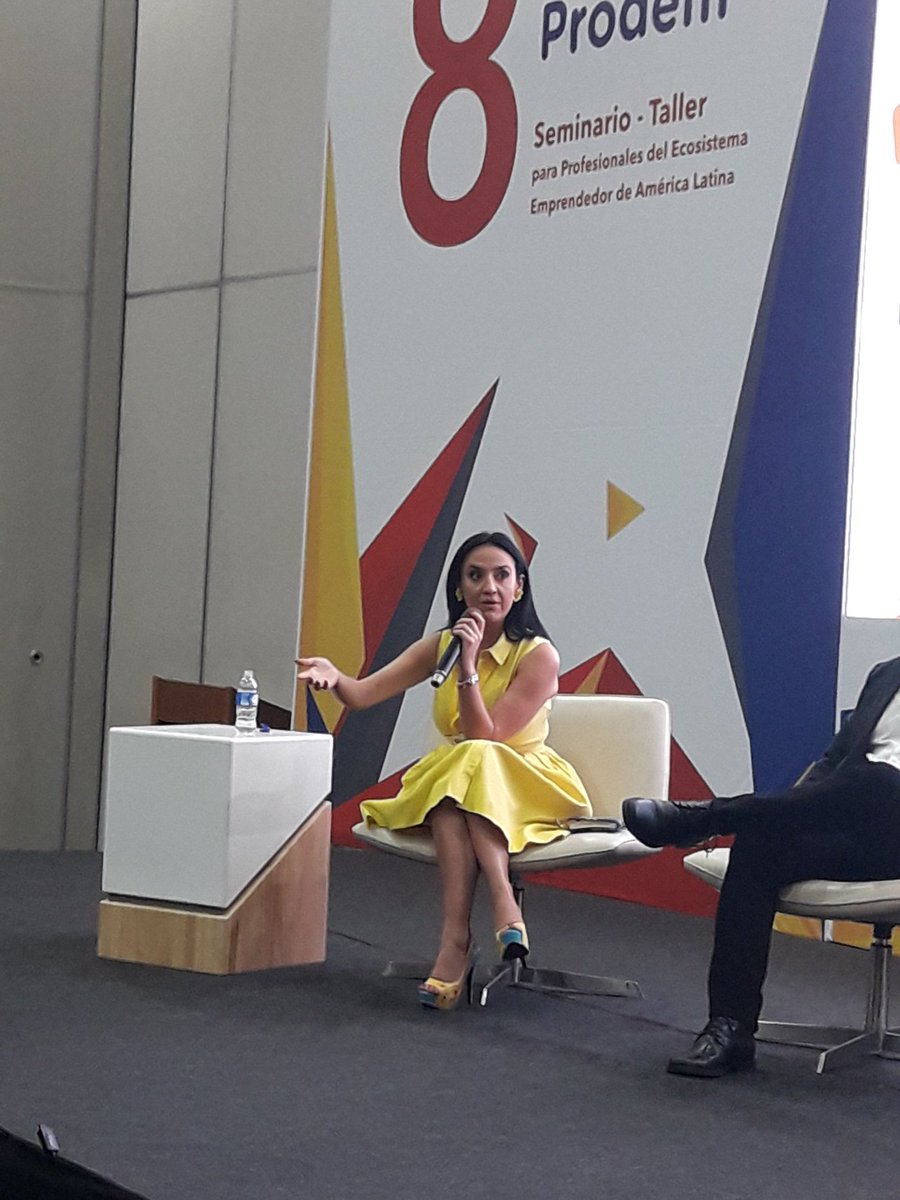 ProDemUNGS's tweet photo. @JuanaSohin nos cuenta su experiencia a la hora de acceder a financiamiento, en el #STProdem2018 #Medellin https://t.co/bTPV9CdNNJ