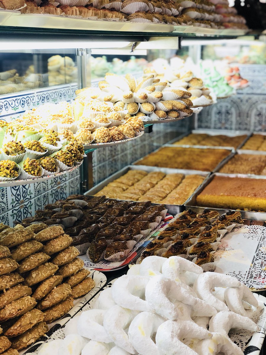 slebcher's tweet photo. Les Optimistes et les gourmands vivent plus longtemps 😁 🥧🍮🍯 #Madein18 #Barbès #Orientale #Fooding #Paris18 https://t.co/wXeLweuldk