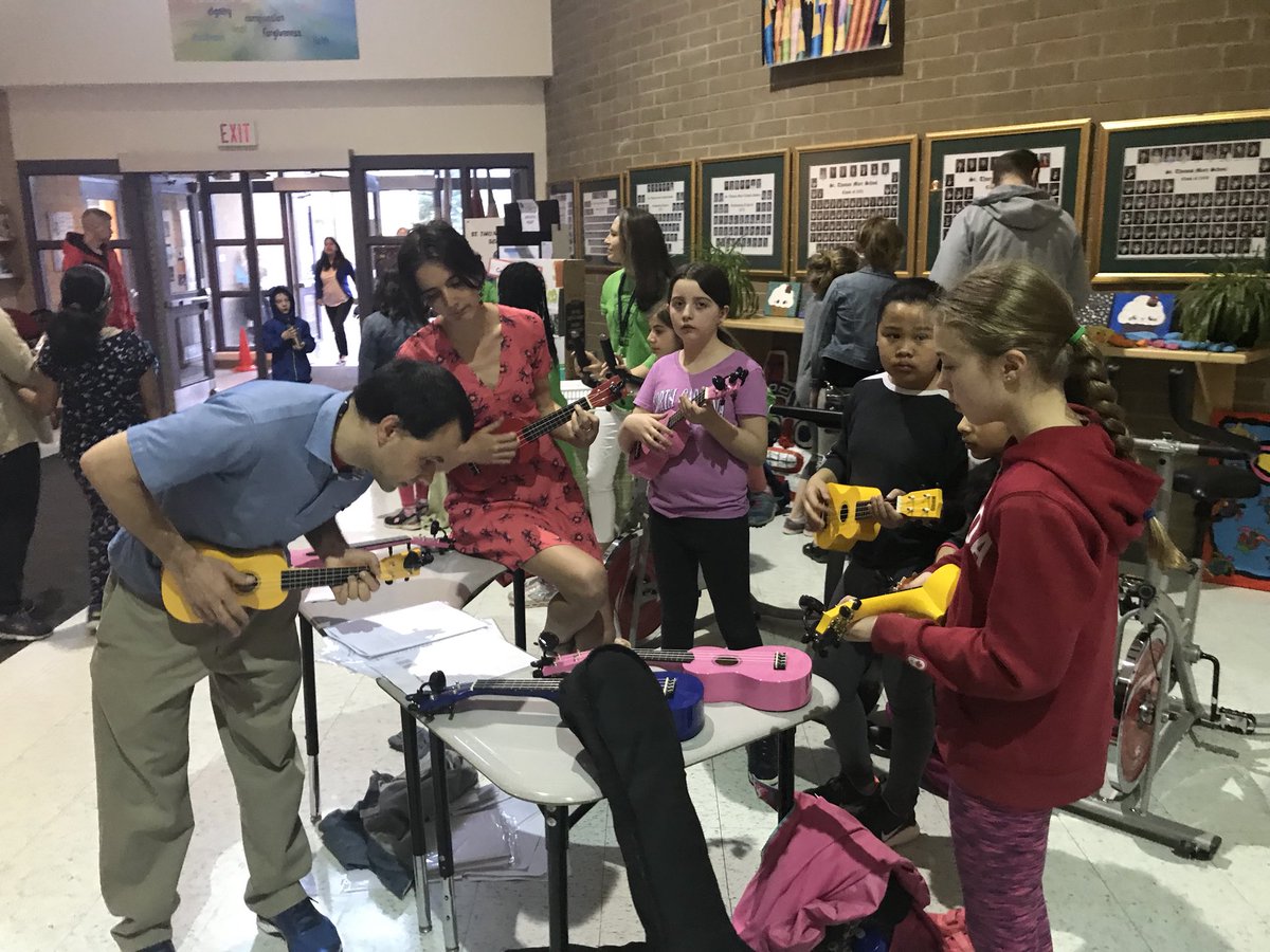 ThomasMoreOCSB's tweet photo. Thanks #STMOttawa Ukulele Club for creating a musical ambience for our Open House today! Many parents played Ukulele in their youth! So much talent among us! @TrincaKinder @florianetsering #CathEdweek #STMEdweek2018 #OCSBArts https://t.co/Vp0e17fEaG