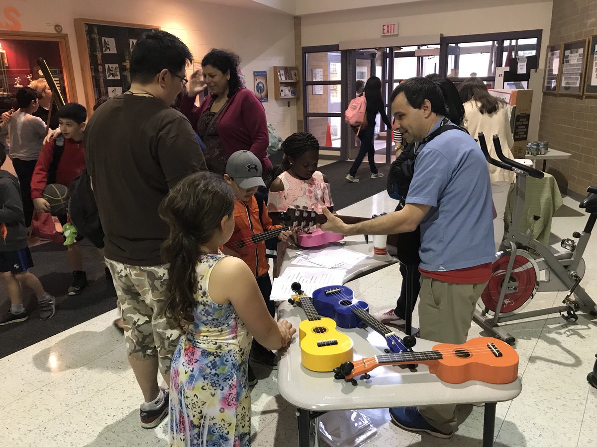ThomasMoreOCSB's tweet photo. Thanks #STMOttawa Ukulele Club for creating a musical ambience for our Open House today! Many parents played Ukulele in their youth! So much talent among us! @TrincaKinder @florianetsering #CathEdweek #STMEdweek2018 #OCSBArts https://t.co/Vp0e17fEaG