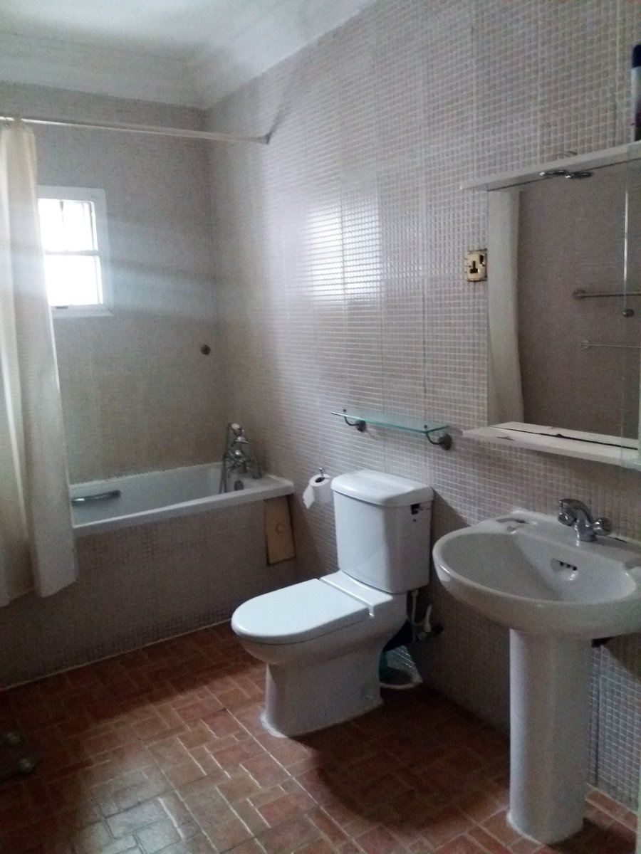 Leke_Sanni's tweet photo. #Latepost for the day:

2 Five (5) bedroom detached houses complimented with a swimming pool in Lekki, Lagos.

Price: 300M

DM for more details. https://t.co/L37IeDZJwi