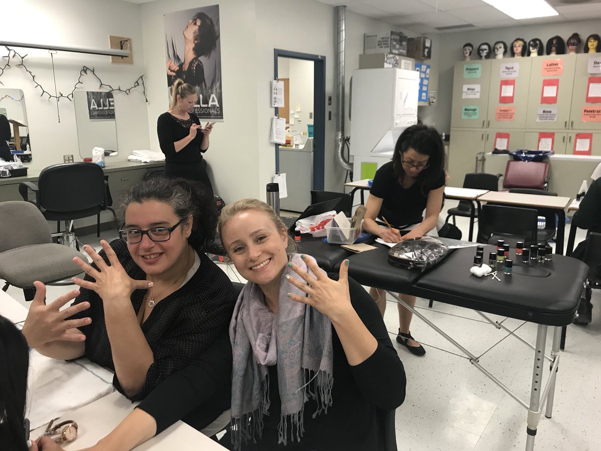 Mme_Mott's tweet photo. Prioritizing our wellness and mental health this week is easy when Mrs.mammone’s class offers free manicures! Thanks for looking after us!! #MentalHealthAwarenessWeek #CatholicEducationWeek #stpatsworks #ottawanailart #ottawanails https://t.co/4Kz9UFjp4Y