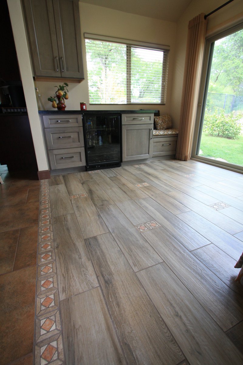 ArizonaTile's tweet photo. Have an existing tile that you want to extend but can no longer get? By using a decorative accent between the old and new tile, the transition can be natural. Visit a local showroom for help coordinating the old with the new. #remodeling101 #tipsontile https://t.co/68SloBPE70 https://t.co/OQCjlWFY50