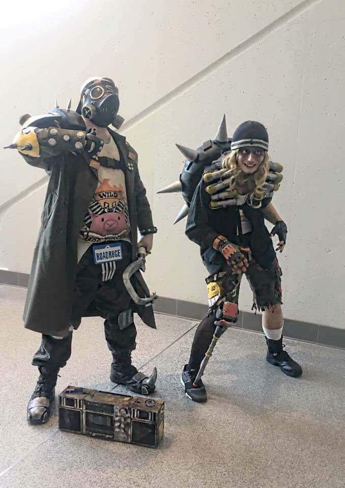 Kilroy__'s tweet photo. I feel @Thyst03 would appreciate this cosplay. https://t.co/D9erUwkY0w