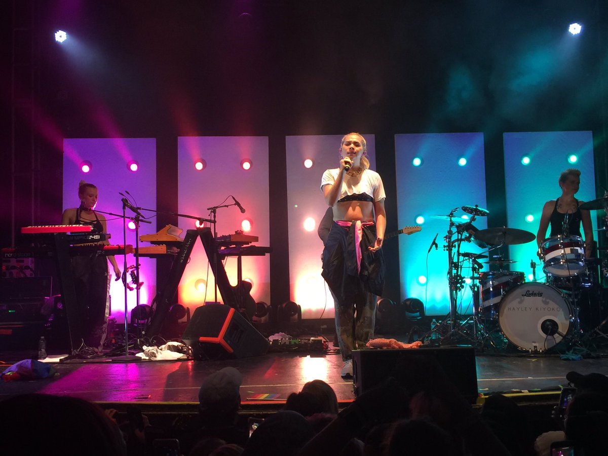 cheytoya's tweet photo. We deserve better and she delivered, @HayleyKiyoko put on an amazing show. Nothing but love in that crowd 🏳️‍🌈 https://t.co/TkCwgKoyRZ