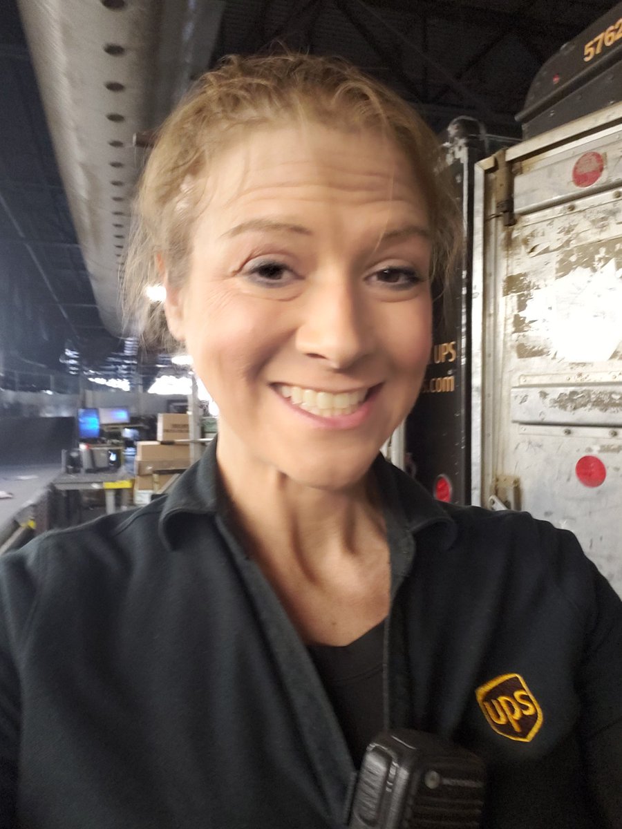 jens4hd03's tweet photo. Was a hard days work... check out that hair but doors down #700line @JohnVPeters @UPSers @cmiles417 @stuseverson #peglegtrainer https://t.co/pbbf9oaSfL