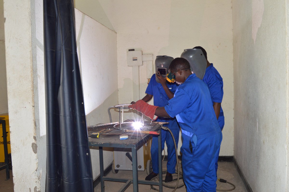 nyanzatss's tweet photo. The performance of young girls in the workshops of our school impressed the delegation from Djibouti! https://t.co/OaQZhlyfkf