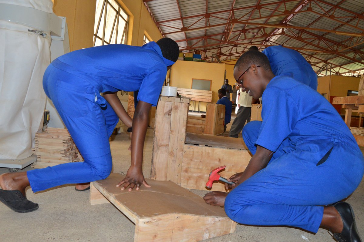 nyanzatss's tweet photo. The performance of young girls in the workshops of our school impressed the delegation from Djibouti! https://t.co/OaQZhlyfkf