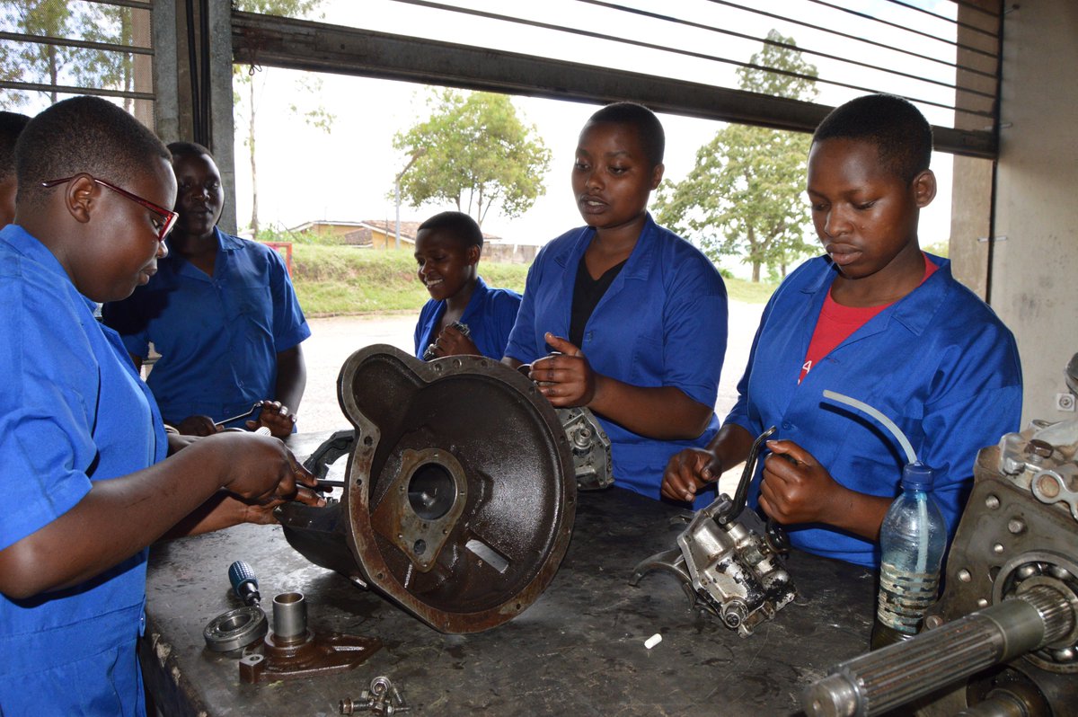 nyanzatss's tweet photo. The performance of young girls in the workshops of our school impressed the delegation from Djibouti! https://t.co/OaQZhlyfkf