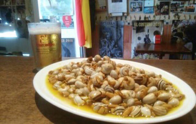 RomeroyMejias's tweet photo. Seguimos jueves #caracoles en sevilla con una @Cruzcampo todo listo ✅ @BaresSevilla @EnsaladillaODER https://t.co/p48pccMhbE
