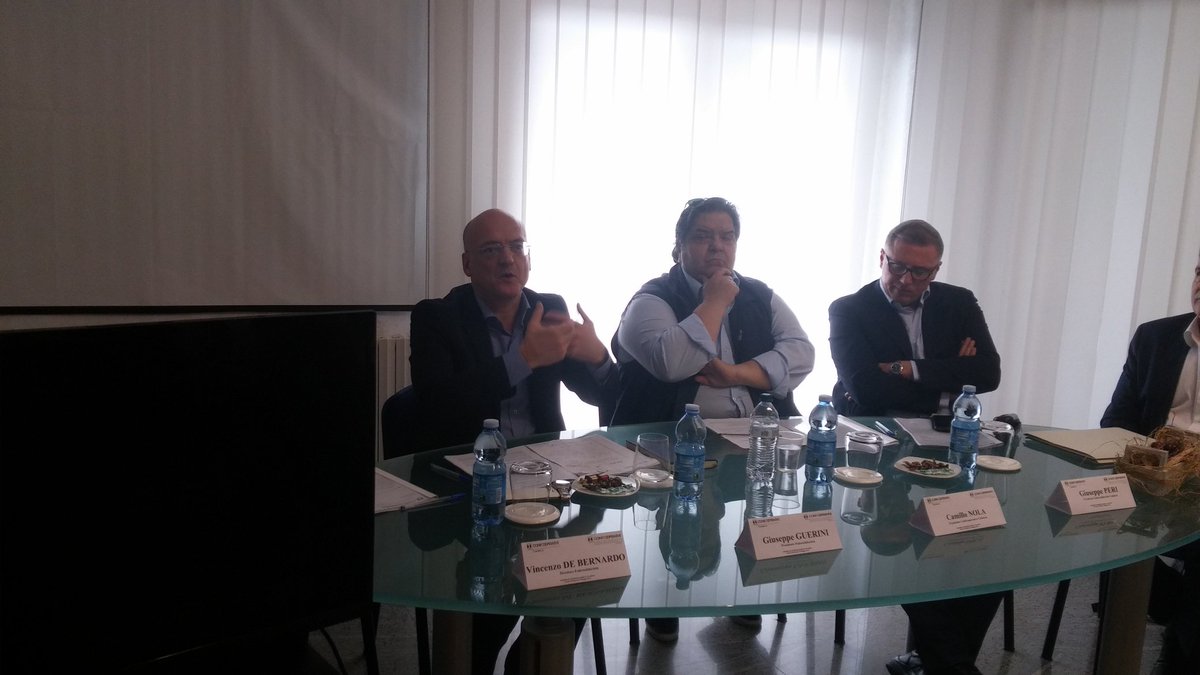 ConfCalabria's tweet photo. .@GiuseppeGuerin1: oggi c'è grande enfasi sul tema dell'innovazione e noi condividiamo questa esigenza. Noi però ci teniamo a ribadire che al centro di questo processo devono esserci le #persone. https://t.co/rLJMyF1tPe