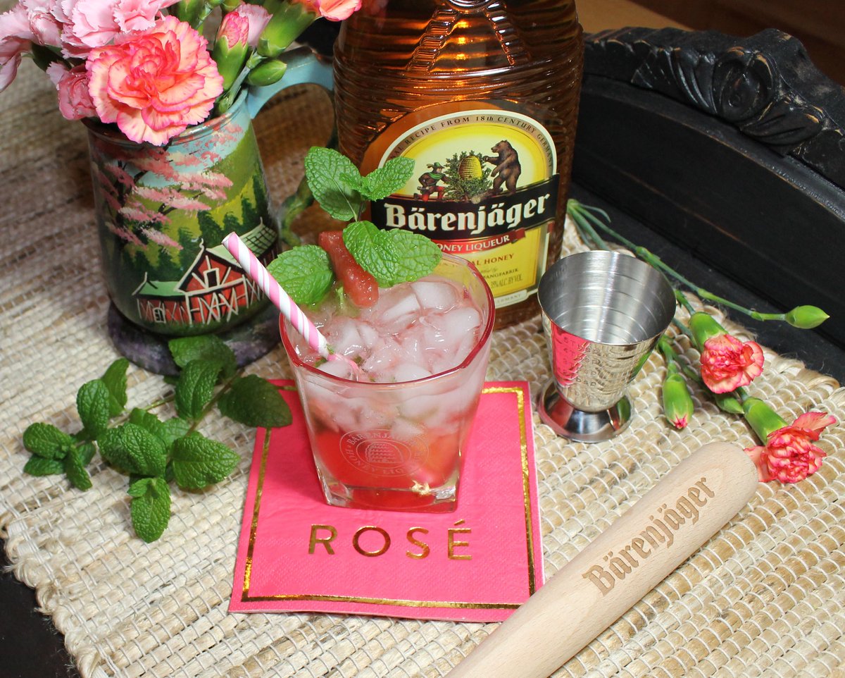 Rose Mojito - 1oz Barenjager Honey, 1oz Light Rum, .5oz Grenadine, muddle grapefruit &amp; mint, topped with sparkling rose. @barenjagerhoney 
#rosemojito #mojitomadness #mojito #barenjager #barenjagerhoney #beemymojito #roséallday #rosé #honey #grapefruit #mint #drink #cocktails