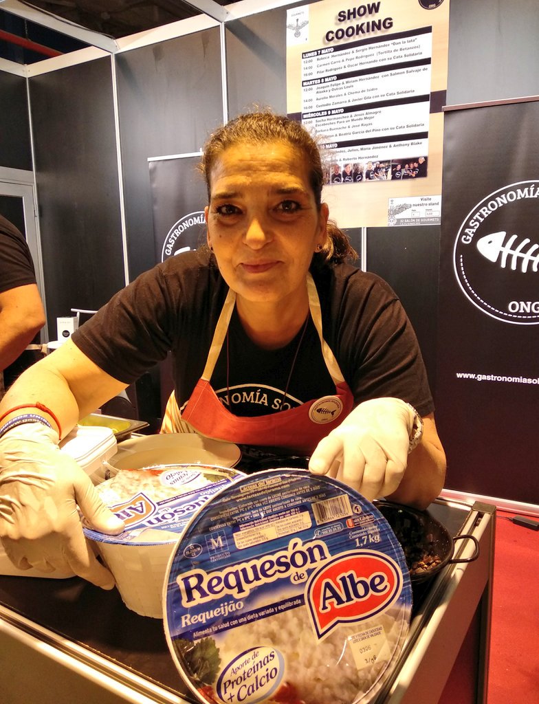 .<a href="/blake_oficial/">Anthony Blake</a> hace 'magia' en los fogones del @SalondeGourmets junto a <a href="/MARIAJIMENEZLAT/">MARIA JIMENEZ LATORR</a> , <a href="/juliusbienert1/">Julius Bienert</a> y <a href="/Sergioumami/">Sergio Fernandez</a> . ¡Podéis probar todas sus delicias con productos de <a href="/Grupo_ALBE/">ALBE-Lácteas del Jarama</a> en el stand de <a href="/GS_ONG_/">GastronomiaSolidaria</a> !