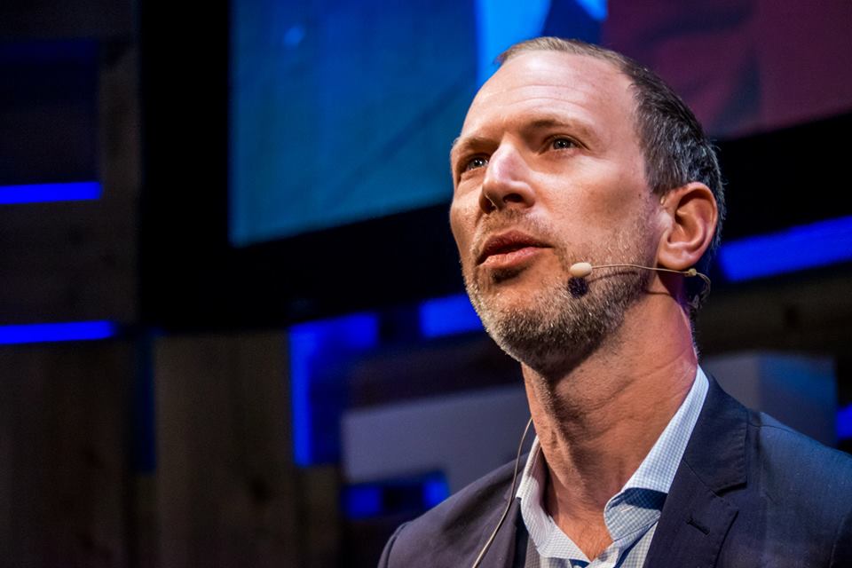 Don't miss @timleberecht at #MadridEPDACongress: a hardcore romantic, specially in the face of digitization and the quantification of everything #Marketing consultant, #TED Talk veteran, and the author of #bestseller #TheBusinessRomantic. Sign up here! madrid.epda-event.com