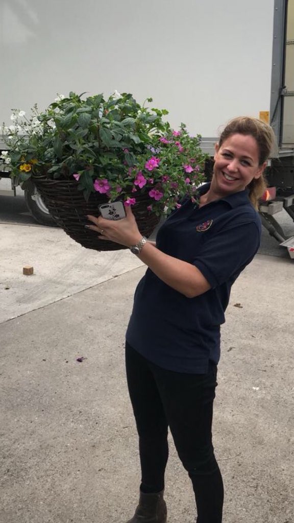 jvvccashton's tweet photo. We love the giant summer hanging baskets that have come in! @jvvccashton #wholesaleflowers #florist #gardening https://t.co/ceAyqdmjs3