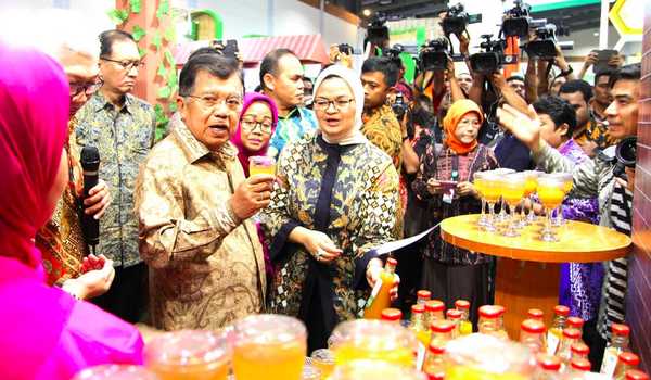 Beritasatu's tweet photo. Indonesia Agrofood Expo Kenalkan Produk Agribisnis Tanah Air https://t.co/6tcSGs7Rlk https://t.co/rvwDVVsGO5